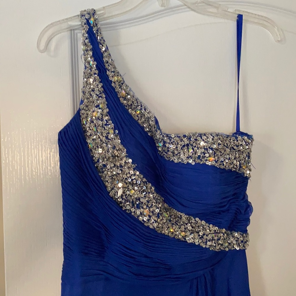 Mac Duggal size 8 never worn